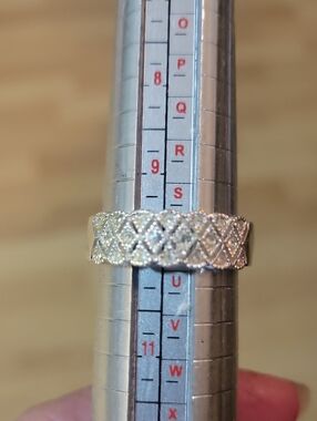 AVON Patterned Band Ring in Silver size 9.5